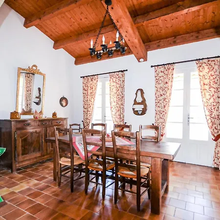 Ferienhaus Lovely In Roussillon With Kitchen Roussillon en Isere